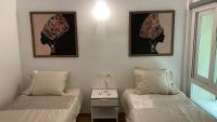 Posteľ alebo postele v izbe v ubytovaní Capaldi Luxury Holiday Rentals Puerto Marina Benalmadena