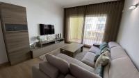 Televízia a/alebo spoločenská miestnosť v ubytovaní Capaldi Luxury Holiday Rentals Puerto Marina Benalmadena
