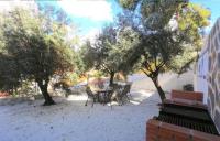 Vonkajšia záhrada v ubytovaní VILLA CERCA DE LA PLAYA,PISCINA PRIVADA,BBq