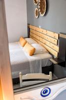 Postel nebo postele na pokoji v ubytování Ragoussis Sweet Rooms