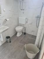 Koupelna v ubytování Apartmani Dejan