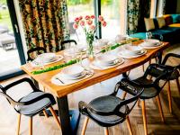 Reštaurácia alebo iné gastronomické zariadenie v ubytovaní Highlander House