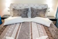 Postel nebo postele na pokoji v ubytování Glyfada Beach Hotel