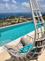 Bazén v ubytovaní Villa Ulyana Kriaritsi - Athos Sea View & Spa alebo v jeho blízkosti