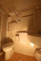 A bathroom at Albergo Centopini