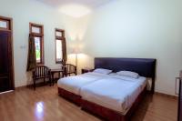 Hotel Mahkota Plengkung by ecommercelokaにあるベッド