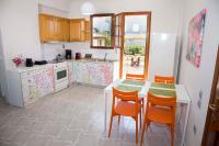 A kitchen or kitchenette at River