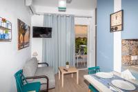 Televízia a/alebo spoločenská miestnosť v ubytovaní Rethymno Garden Suites