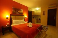 Postel nebo postele na pokoji v ubytování Faros Luxury Suites