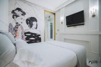 Postel nebo postele na pokoji v ubytování Suite Kintsugi by Justine Apartments Apartamento turístico en Madrid Río