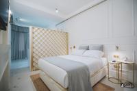 Postel nebo postele na pokoji v ubytování Suite Kintsugi by Justine Apartments Apartamento turístico en Madrid Río