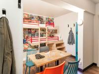 HotelF1 Paris Saint Ouen Marché Aux Pucesにあるシーティングエリア