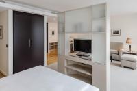 The Mandala Berlin, a Member of Design Hotelsにあるベッド