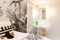 Łóżko lub łóżka w pokoju w obiekcie Bilbao Art Lodge Staynnapartments