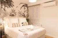 Łóżko lub łóżka w pokoju w obiekcie Bilbao Art Lodge Staynnapartments