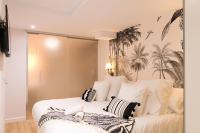 Łóżko lub łóżka w pokoju w obiekcie Bilbao Art Lodge Staynnapartments