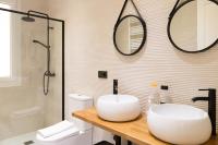 A bathroom at Garay