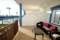 Bazén v ubytovaní Livingtarifa Apartamento Coco alebo v jeho blízkosti