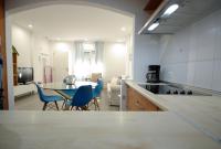 Kuchyňa alebo kuchynka v ubytovaní Livingtarifa Apartamento Coco