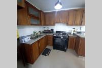 Kuchyň nebo kuchyňský kout v ubytování Confortable apartamento de 3 tres habitaciones, con hermosa vista de area verde, ademas de piscinas y juegos infantiles en area recreativa