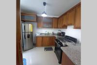 Kuchyň nebo kuchyňský kout v ubytování Confortable apartamento de 3 tres habitaciones, con hermosa vista de area verde, ademas de piscinas y juegos infantiles en area recreativa