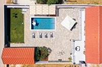 Bazén v ubytování Villa Pietra- Modern rustic poolside oasis nebo v jeho okolí