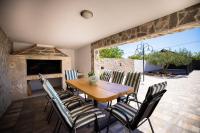 Půdorys ubytování Villa Pietra- Modern rustic poolside oasis