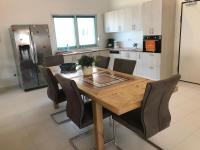 Kuchyň nebo kuchyňský kout v ubytování Priscilla Apartment