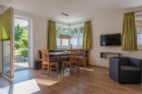 Telewizja i/lub zestaw kina domowego w obiekcie Fourteen Zell am See S&P by All in One Apartments