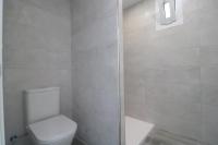 Kúpeľňa v ubytovaní Montsia 23 - Casa con piscina privada en Roses