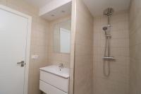 Kúpeľňa v ubytovaní Montsia 23 - Casa con piscina privada en Roses