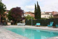 The swimming pool at or close to Casa Rural La Rosaleda de Pajares