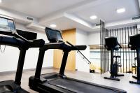 Posilňovňa alebo fitness centrum v ubytovaní SZAFIROWE APARTAMENTY 1 kryty basen i sauna RESORT KLIFOWA