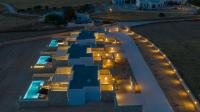 T7 LUXURY VILLAS PAROSの敷地内または近くにあるプール