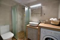Kúpeľňa v ubytovaní Arco I/ Downtown Rustic Apartment/4 min from port