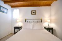 Posteľ alebo postele v izbe v ubytovaní Arco I/ Downtown Rustic Apartment/4 min from port