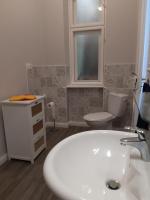 A bathroom at Jade Vendégház