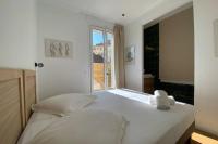 Postel nebo postele na pokoji v ubytov&aacute;n&iacute; Magnifique Maison - Cannes Vallergues