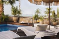 Bazén v ubytování Ark Luxury & Private Villa nebo v jeho okolí