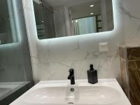 A bathroom at ZEUS DESIGN Mini Studio Vienna #5a