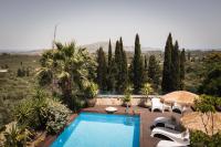 Bazén v ubytování Ark Luxury & Private Villa nebo v jeho okolí