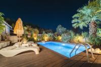 Bazén v ubytování Ark Luxury & Private Villa nebo v jeho okolí