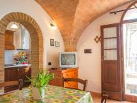 Televízia a/alebo spoločenská miestnosť v ubytovaní Apartment Stregaia-3 by Interhome