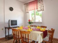 Televízia a/alebo spoločenská miestnosť v ubytovaní Holiday Home Andela by Interhome