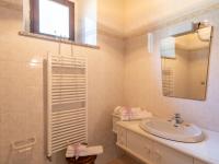 Kúpeľňa v ubytovaní Holiday Home Vigna La Corte-1 by Interhome