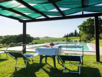 Bazén v ubytovaní Holiday Home Borgo del Papa by Interhome alebo v jeho blízkosti