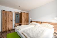 A bed or beds in a room at Landgasthof Bierfriedl