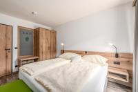 A bed or beds in a room at Landgasthof Bierfriedl