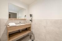 A bathroom at Landgasthof Bierfriedl