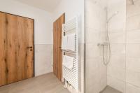 A bathroom at Landgasthof Bierfriedl